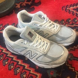 New Balance Dad Sneaker 990v5 Grey/Silver Sz 9 worn but still in good condition!